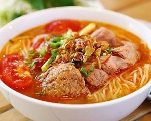 bun rieu noodle soup
